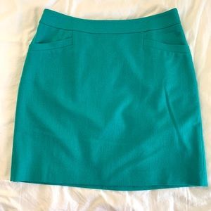 Ann Taylor green skirt with pockets